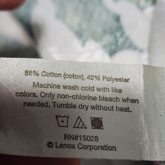 Lenox Tablecloth 106" X 156" Holiday Cotton Blend Christmas Cream Ribbon Holly - Picture 5 of 6